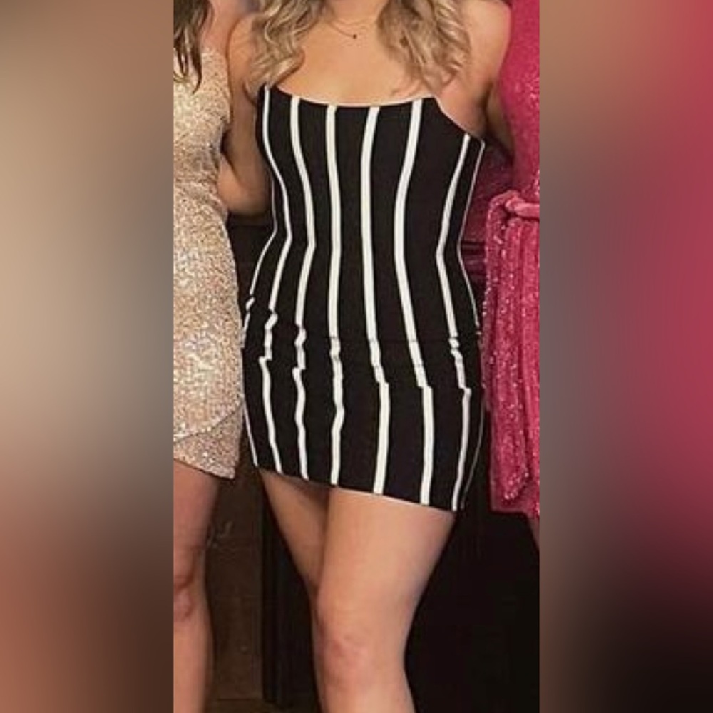 Very flattering MISHA mini dress